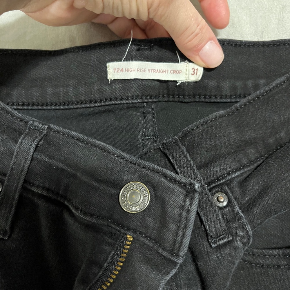Levi’s 724. High Rise. Straight crop. Black
